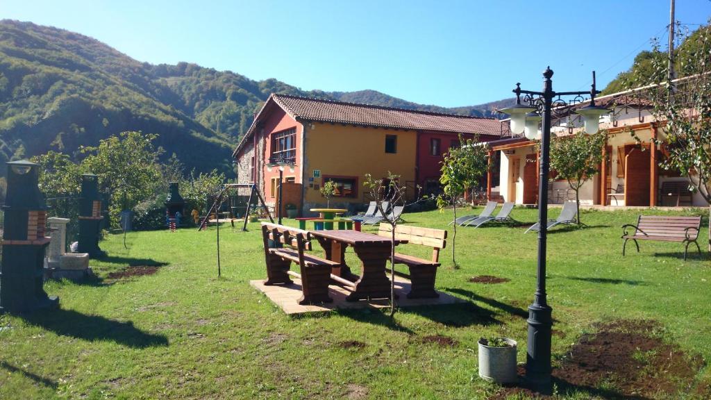 Rurales Balcon Real Senda Del Oso Appartamento